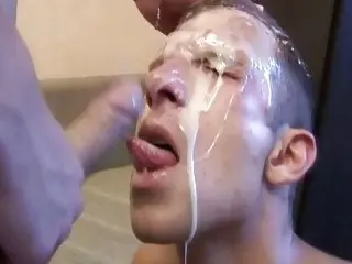 Gay stud gets a creamy facial after sucking and fucking